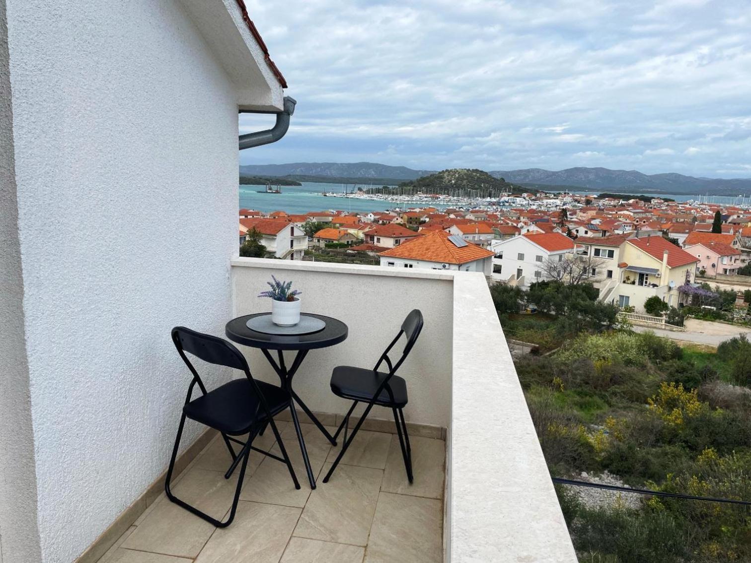 Apartments Kostelic Murter Oda fotoğraf